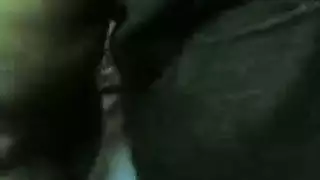 رجل شرق أوسطي يداعب أثداء زوجته الممتلئة ويدخلها بعمق