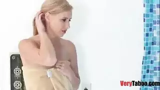 جمال ناضج يتوسل لعمل xxx عنيف