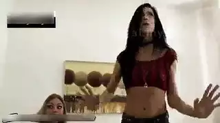 زوجة الأب تمارس الجنس بعنف مع صديق مراهق في فيلم إباحي عربي