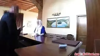 جنس فندقي صريح: شاب عربي يسيطر على كس صديقته السابق الضيق