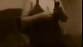وجهة نظر هاوية: قحبتي في قميص نوم أحمر تركب زبي في غرفتنا