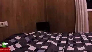 صديقتي المثيرة تدعوني لمشاهدة بزازها الكبيرة وكسها تُنكح بينما أستمني