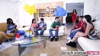 الرجل الأسود العضلي يجعل خطيب خطيبة من الألم الإباحية مثليين