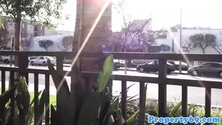 مراهقة تأخذ الزب في فمها ثم ضخ مهبلي خشن