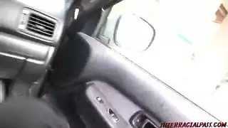 أم مثيرة بثدي مترهل تركب قضيب أسود ضخم وتمتصه بعمق