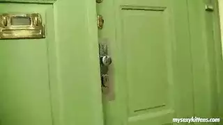 نيك بالحزام الصناعي