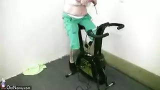 أفلام إباحية متحركة ساخنة: بلع السائل المنوي بعمق