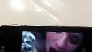 كارينا كابور مقيدة ومنكوكة في مشهد بي دي إس إم