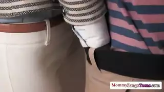 ضخمة الثدي أسد امريكي يائس