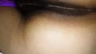حارسات عربيات يأخذن قضيبًا كبيرًا في جنس عنيف