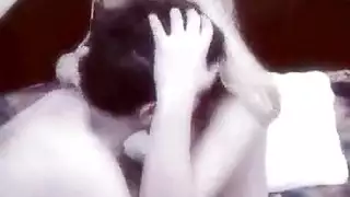 أم مثيرة تستمتع بوضعية كلب قاسية