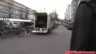 فتاة متحولة بزب وبكس تنك من فتحتين