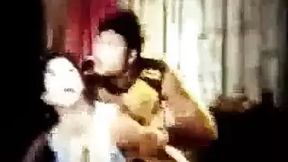 خادمة مثيرة تحصل على مهبلها الضيق مُضرَب بقوة