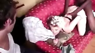 زوفيليا هاردكور: فتيات تنتحب من الألم