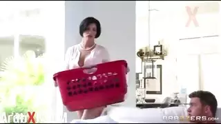 شاي فوكس وابنها في تمثيل إباحي محرم وساخن