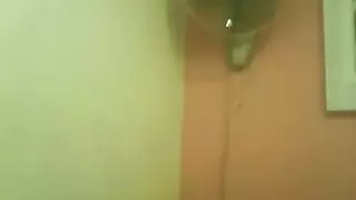 نيك جماعي في مدوم: مراهقة داعرة تُدمر