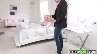 فتى مراهق يتوق لجنس قوي لا ينتهي