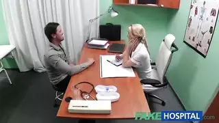 زوجة سمراء مثيرة تمص وتمارس الجنس من أجل متعة زوجها