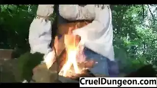 بداية في القيود: أول مرة لها كعبدة جنسية