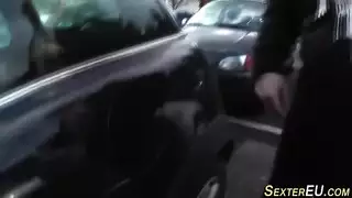 مشهد إباحي: قنبلة شقراء تُملأ في كل الثقوب