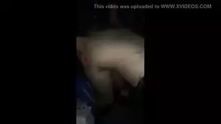 مراهقة مثيرة تدعو صديقتها لجنس قوي في الفندق