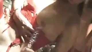 حشو كامل: لعبة ضخمة تمدد فتحتها