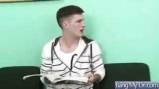 تيمنيا تقود حفلة جنسية عارية مع صديقاتها