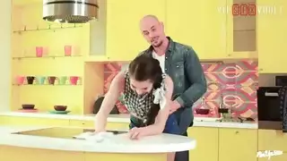 سكس جامح في المطبخ: الصديق ينك كس صديقته المفتوح