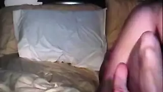 كلبة خائنة تركب قضيبًا سميكًا، رجلها يشاهد ويقذف