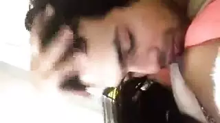 نساء أماميات مفلسات يقمن بأفعال فاحشة لإمتاع عميل أمريكي