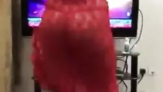 رقصة مصرية إباحية: ظهور الحلمتين وهز المؤخرة بقميص شفاف