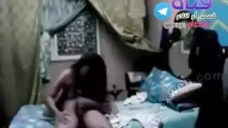 فتاة شرق أوسطية تهمس بكلام جنسي صريح لإثارة رغبتك