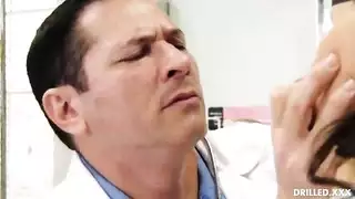 دائماً أتلقاه في مؤخرتي من أجله