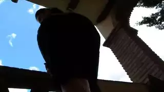 فتاة ذات أثداء كبيرة تتوق لقضيب صلب