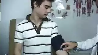 فرج كاترينا العصيري يمتلئ بالسائل المنوي في فيلم إباحي قوي