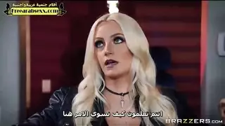 مصارعات سحاقيات: مباراة لعق مهبل متعرق وتدليك بالأصابع