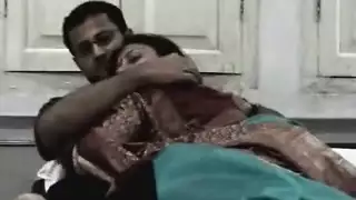 قضيب ضخم يركب فتاة أجنبية في مشهد جنس خشن