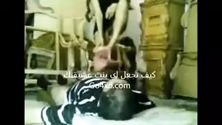 وحده تتناك من نجار في ورشتو