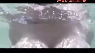 بورن عنيف مع جوليا كاي تُدمر