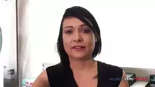 ناك في الصيدلية: الفرنسية توصف لها جلسة إباحية صريحة