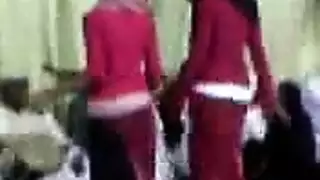 بورن في خيمة البدو: راقصة الصحراء تتعرض للجماع بقوة