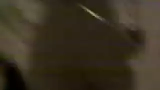 ممثلة إباحية شقراء تُهيمن عليها في جماع جماعي