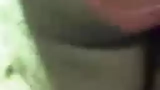 كابينة مرحاض إكس إكس إكس: قذف شرجي في حمام عام