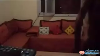 رجل نحيف يثقب امرأة ممتلئة في مشهد هواة شغوف