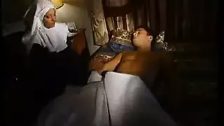 قضيب شاب يغتصب مؤخرة الراهبة في فيديو إكس إكس إكس