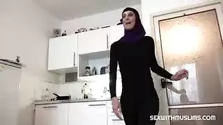 محجبة تتناك من عشيقها في السر