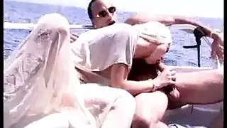 تثبيت بحري: سكس قارب خشن مع عاهرة مثيرة