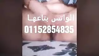 بعد تنظيف كسها تطلب نيك صعب وأنات مثل شرموطة