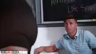 ألمُعلّمة ألخجولة سكس مترجم