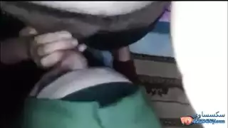 بنت محجبة عربية بتمارس الجنس الفموي وهي في حالة هياج